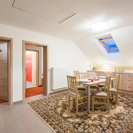 Urbarsky Dom 道尼库宾